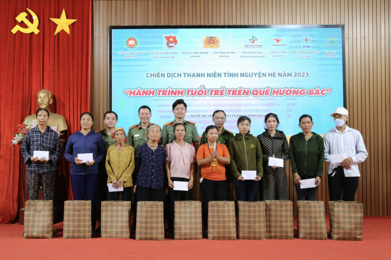 Hành trình tuổi trẻ trên quê hương Bác Hồ -0