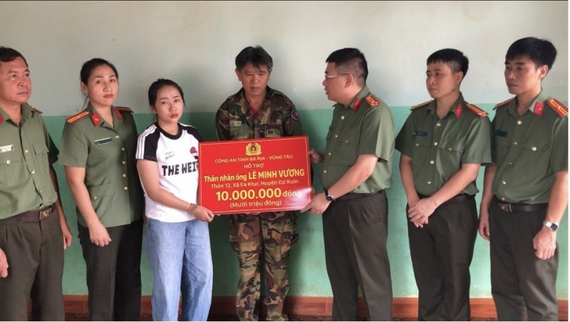 Công an tỉnh Bà Rịa-Vũng Tàu thăm hỏi, động viên các gia đình Liệt sĩ và người dân tại Đắk Lắk -0