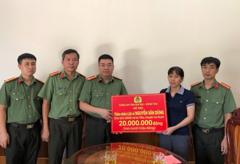 Công an tỉnh Bà Rịa-Vũng Tàu thăm hỏi, động viên các gia đình Liệt sĩ và người dân tại Đắk Lắk -0