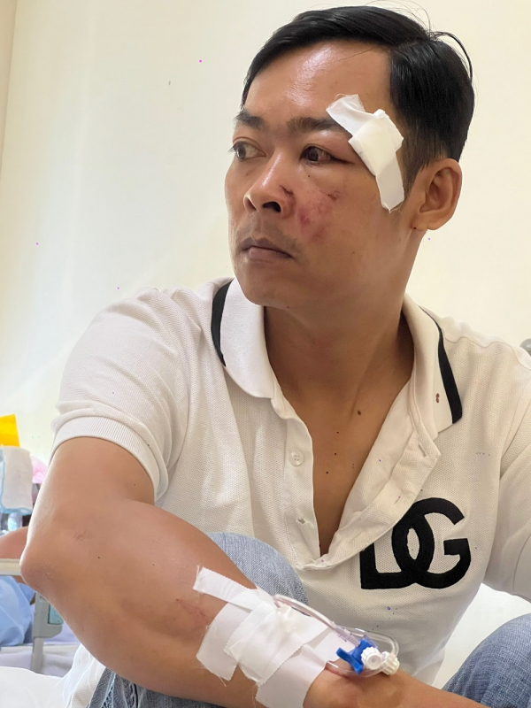 1 người đàn ông bị tấn công bằng dao khi vừa rời cổng tòa án -0