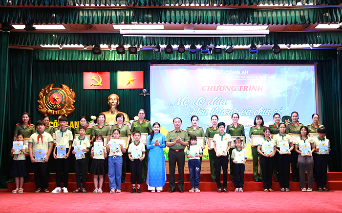 Tiếp tục huy động sức mạnh tổng hợp thực hiện chương trình “Mẹ đỡ đầu” -0