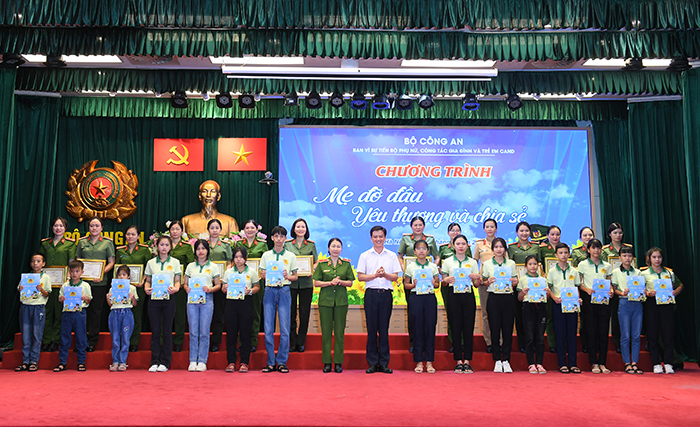 Tiếp tục huy động sức mạnh tổng hợp thực hiện chương trình “Mẹ đỡ đầu” -0