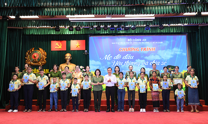 Tiếp tục huy động sức mạnh tổng hợp thực hiện chương trình “Mẹ đỡ đầu” -0