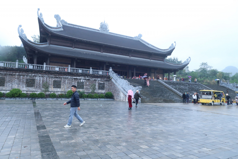 Bàn chuyện “mua vé vào chùa” -0