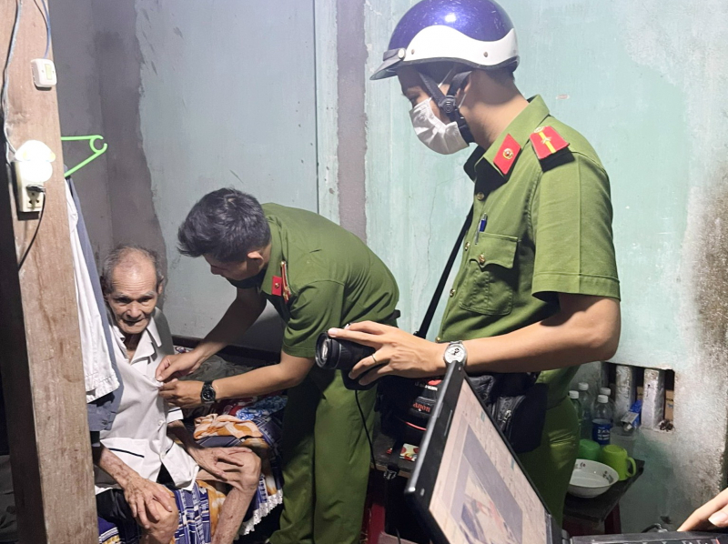 Nhiều sáng kiến trong cấp căn cước công dân và định danh điện tử ở thị xã Đông Hòa -0
