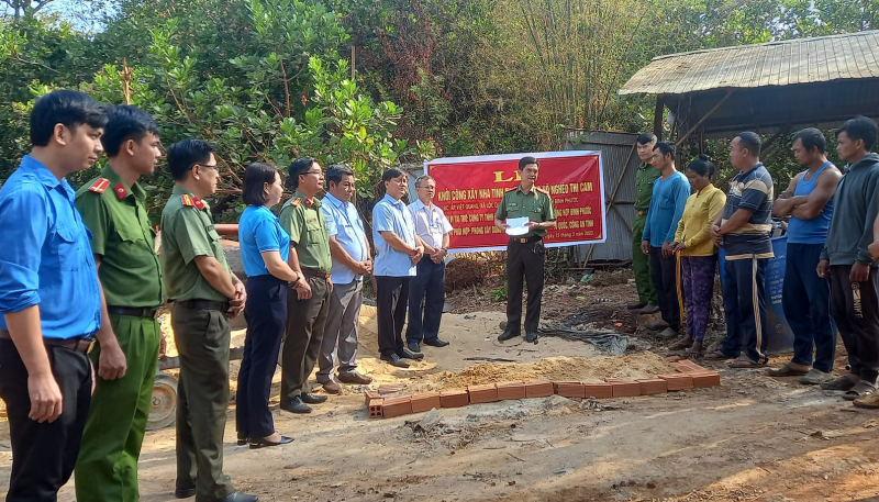 Đổi thay ở xã vùng cao khi Công an xã bám dân -0