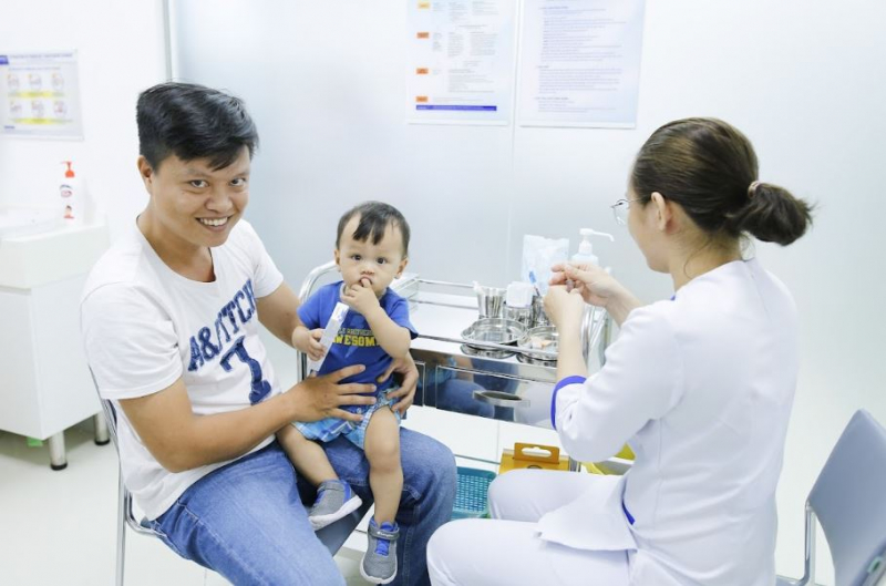 Phấn khởi vì được tiêm vaccine trước, trả sau không lãi suất -0