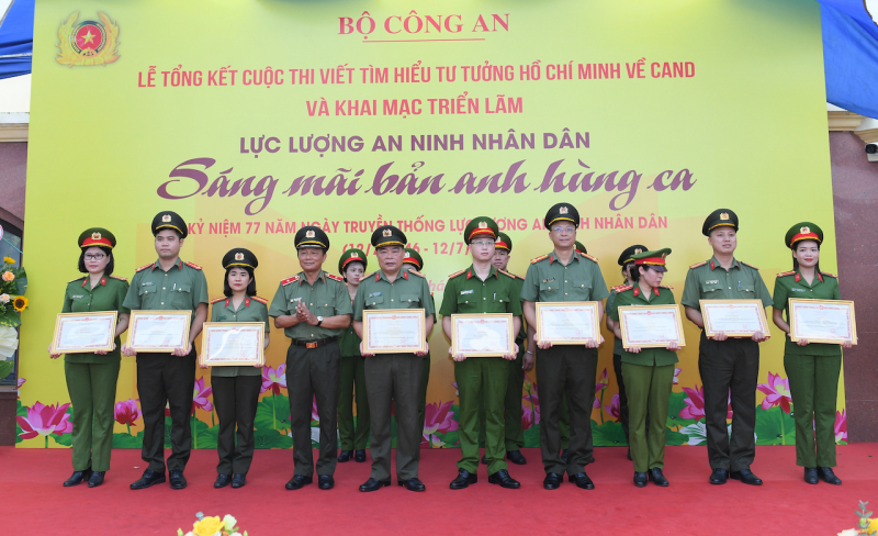 Trao giải cuộc thi tìm hiểu tư tưởng Hồ Chí Minh về CAND và triển lãm về lực lượng An ninh nhân dân -0