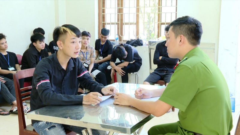 Khởi tố 23 “trẻ trâu” lạng lách cùng dao phóng lợn, đinh ba -0