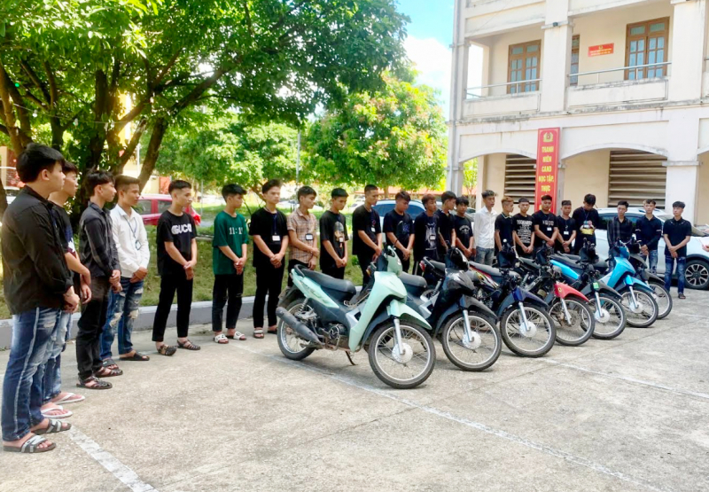 Khởi tố 23 “trẻ trâu” lạng lách cùng dao phóng lợn, đinh ba -2