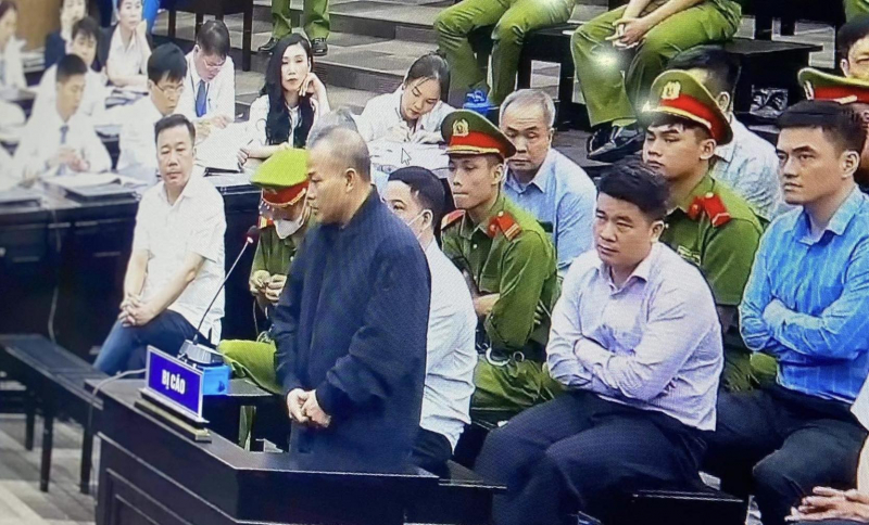 Hai cựu đại sứ nhận nhiều tỷ đồng để xin cấp phép các “chuyến bay giải cứu” -0
