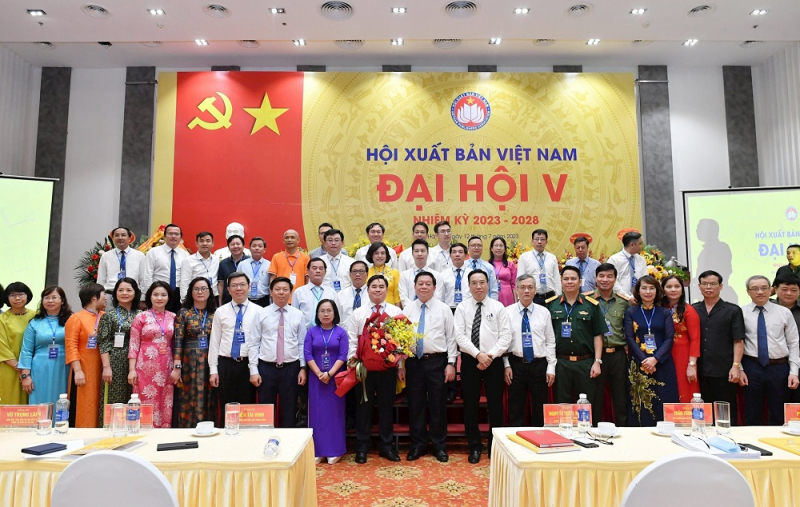 Xây dựng ngành xuất bản thành một ngành kinh tế-công nghệ phát triển toàn diện, vững chắc -0