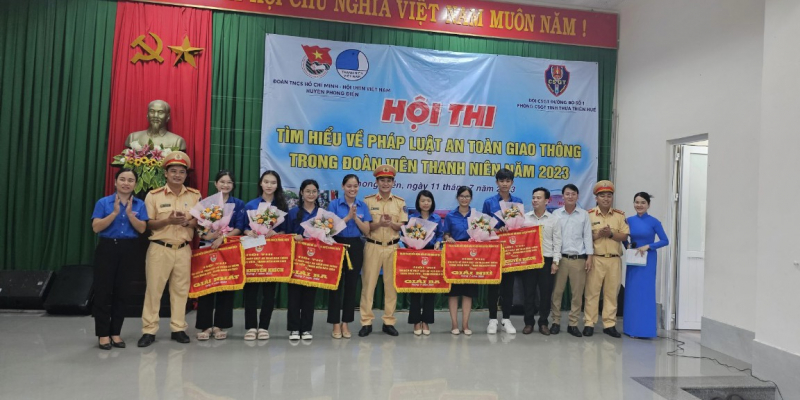 Hàng trăm đoàn viên thanh niên, người dân hào hứng tham gia Hội thi “An toàn giao thông” -0