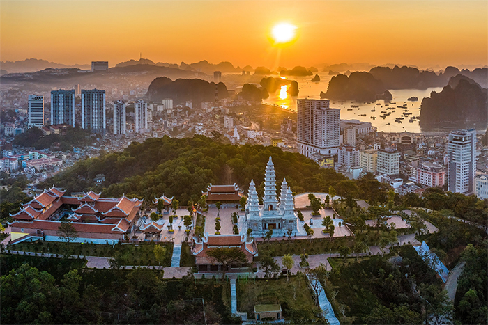 Thấy gì từ con số tăng trưởng ngoạn mục 6 tháng đầu năm 2023 của du lịch Quảng Ninh?  -0