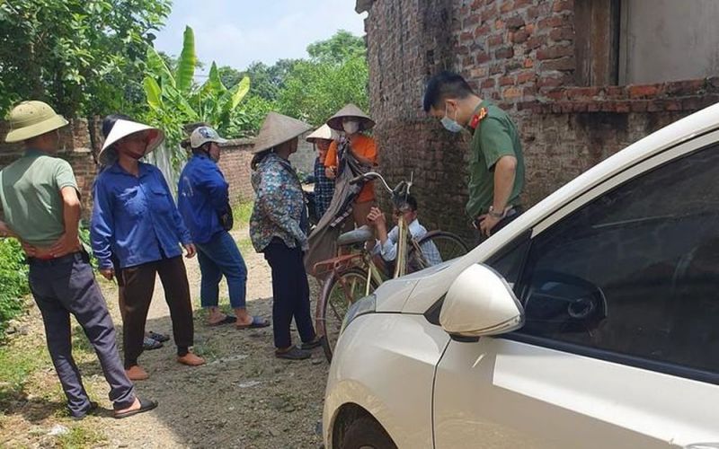 Hai vợ chồng tự tử trên giường, để lại thư tuyệt mệnh mong được chôn cất cùng nhau -0