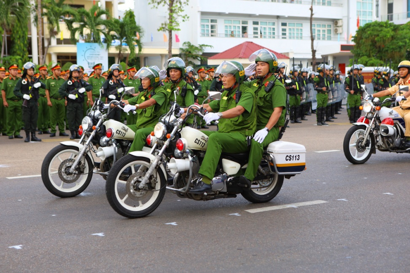Công an Bình Thuận ra quân