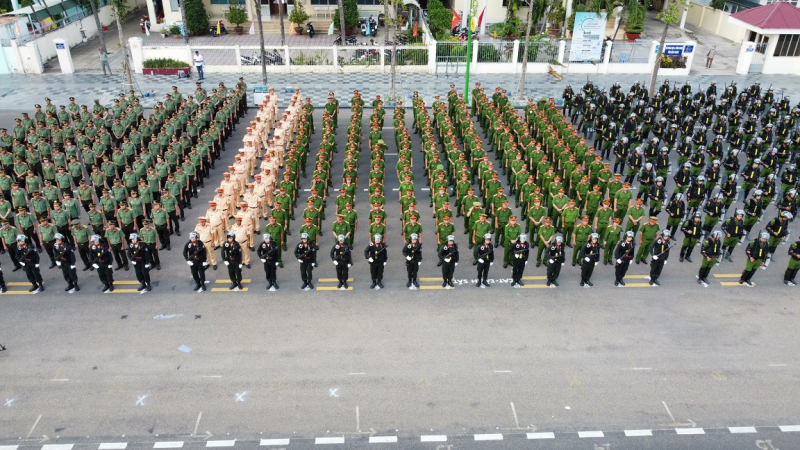 Công an Bình Thuận ra quân