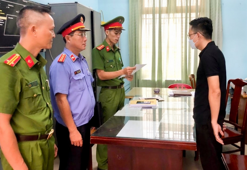 Lợi dụng lòng tin của người gửi tiền, cựu nhân viên ngân hàng lừa đảo chiếm đoạt hơn 5 tỷ đồng -0