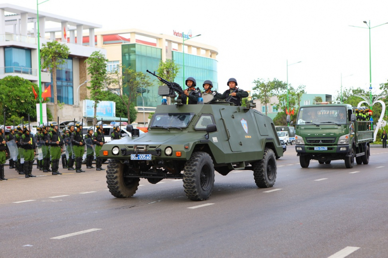 Công an Bình Thuận ra quân
