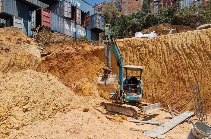 Khởi tố chủ thầu xây dựng để sập taluy gây chết người -0