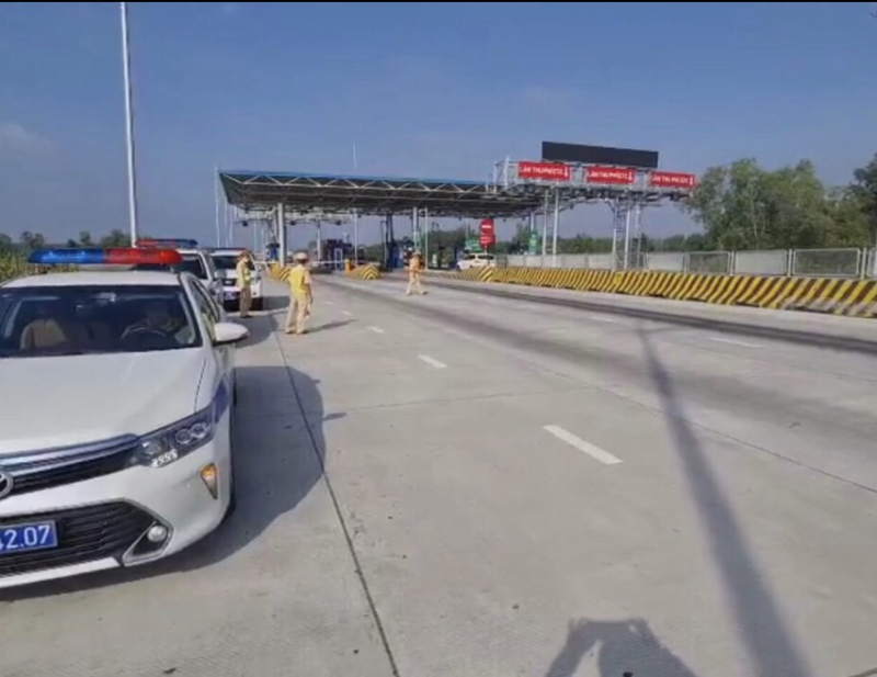 Xử lý nghiêm các phương tiện lưu thông vào làn khẩn cấp để ngăn TNGT -0