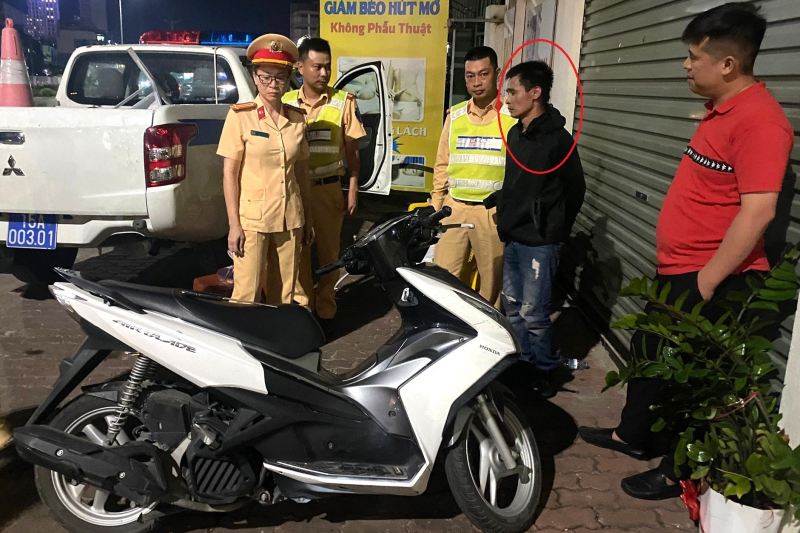 Bắt đối tượng trộm cắp xe máy, vi phạm giao thông còn rút dao chống lại Công an -0