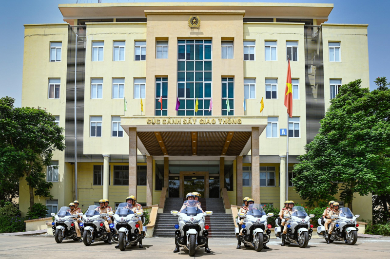 Cục CSGT bàn giao siêu mô tô cho 11 tỉnh, thành phố phục vụ công tác dẫn đoàn -0
