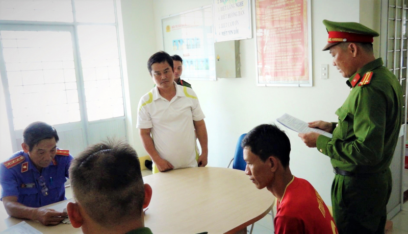 Thu hồi công nợ của công ty về bỏ túi riêng -0