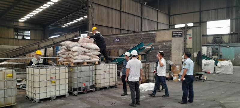 Tiêu hủy 52 tấn đường  tinh luyện -0