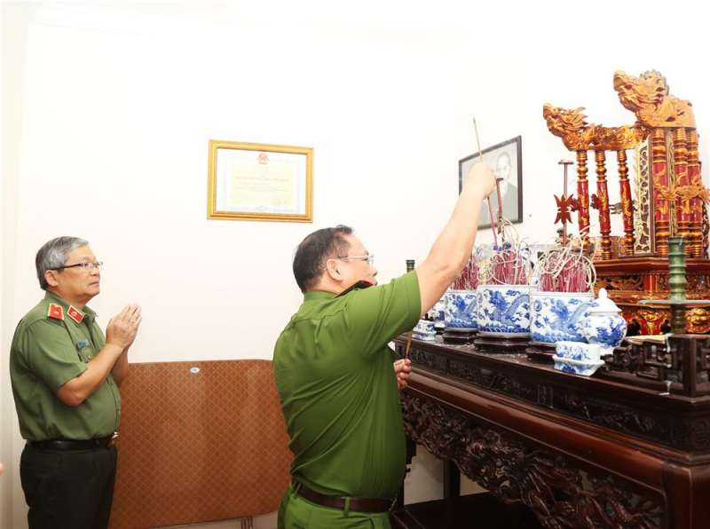 Tri ân, thăm hỏi thân nhân gia đình các đồng chí cố lãnh đạo Bộ Công an qua các thời kỳ -0