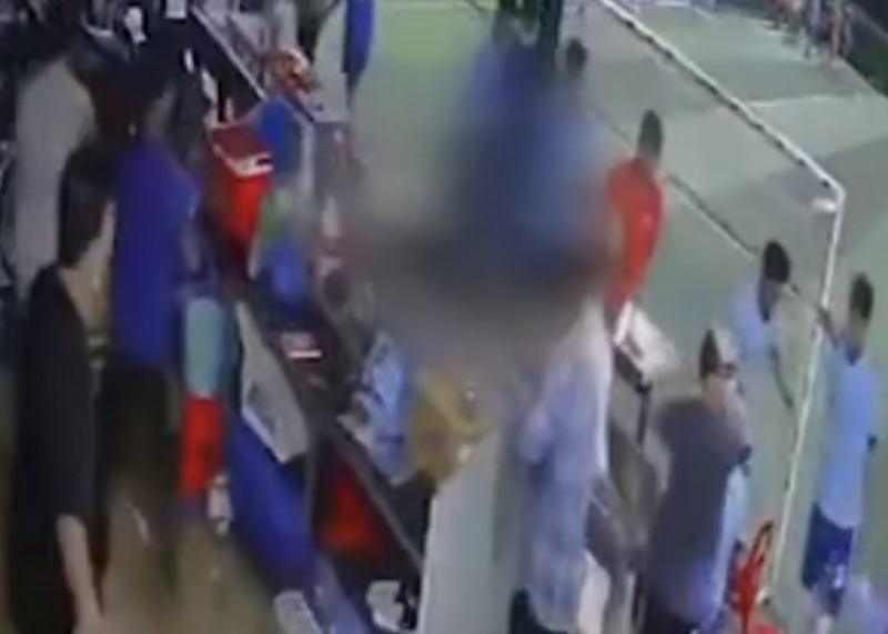 Truy xét nhóm đối tượng đâm gục nam thanh niên trên sân bóng -0