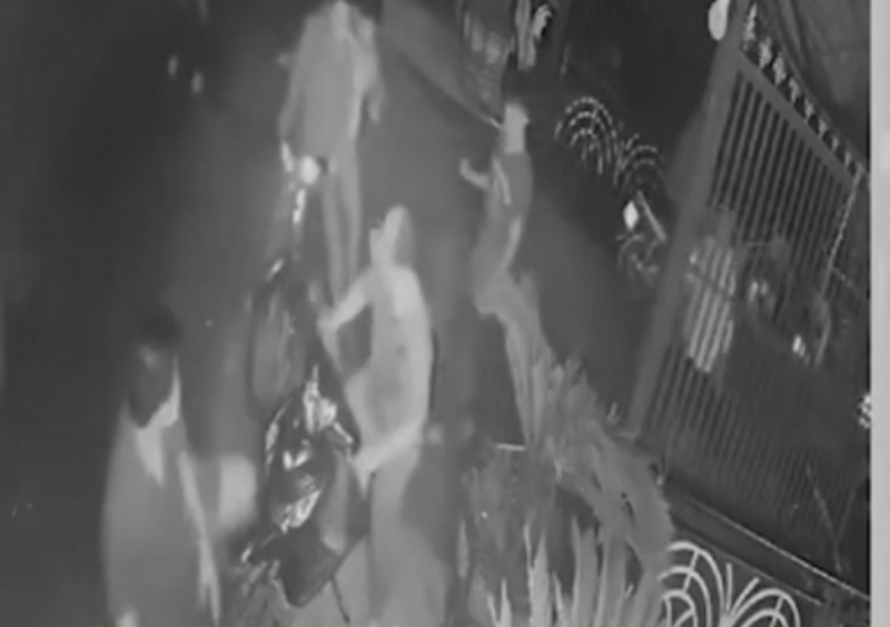 Truy xét nhóm đối tượng đâm gục nam thanh niên trên sân bóng -0