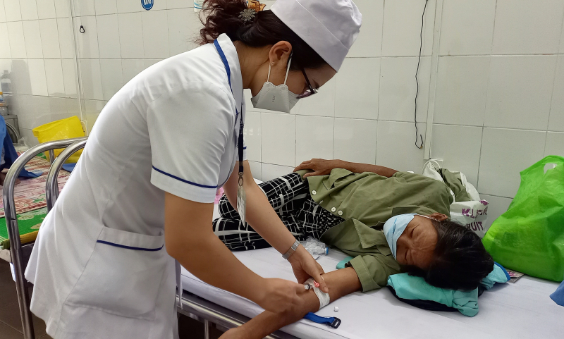 Vợ ròng rã chạy thận, chồng bị ung thư giai đoạn cuối -0