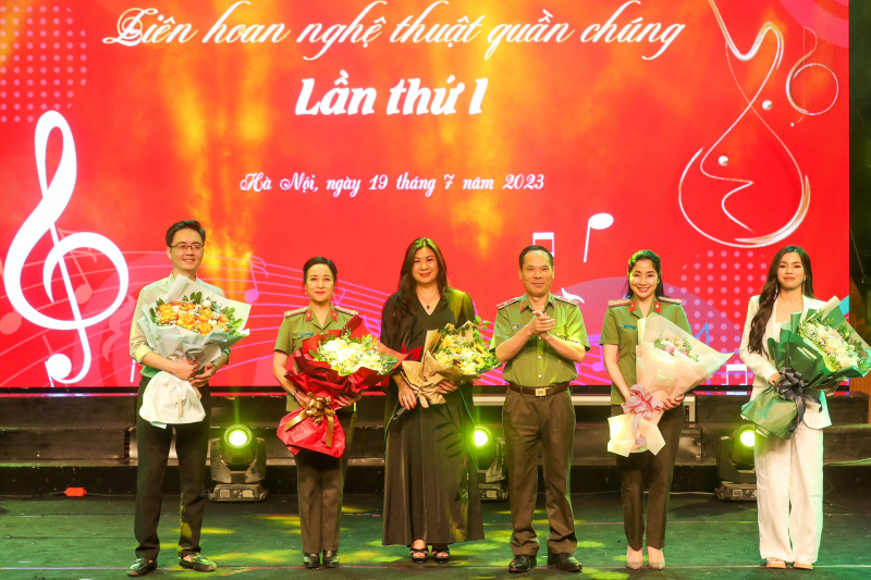 Tưng bừng Liên hoan nghệ thuật quần chúng Cục Truyền thông CAND -0