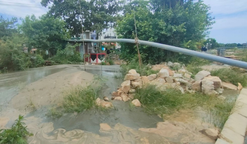 Doanh nghiệp thi công dự án ngang nhiên hút trộm cát trên sông Như Ý -0