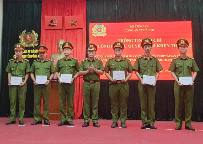 Lãnh đạo Bộ Công an và Thành phố khen thưởng chiến công xuất sắc của Công an Hà Nội -0