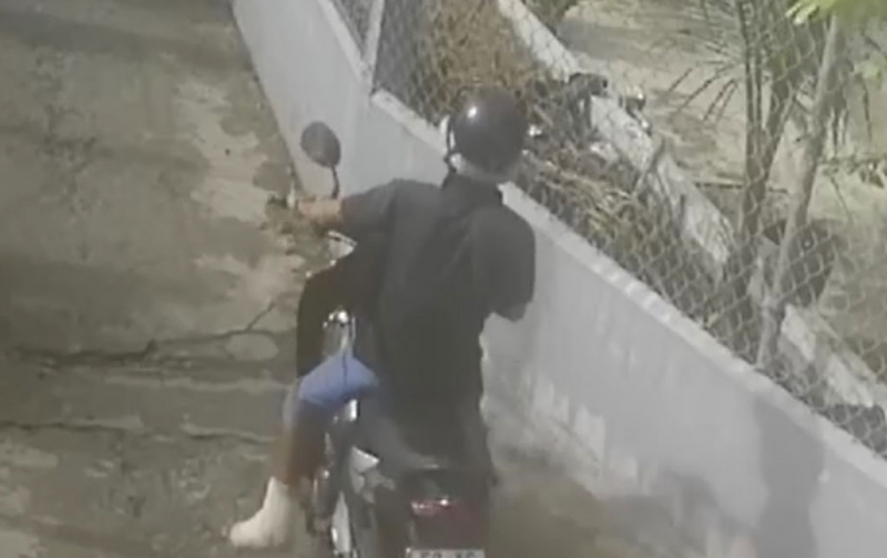 Tên trộm bó bột chân vẫn nhảy lò cò vào nhà dân ăn trộm -0