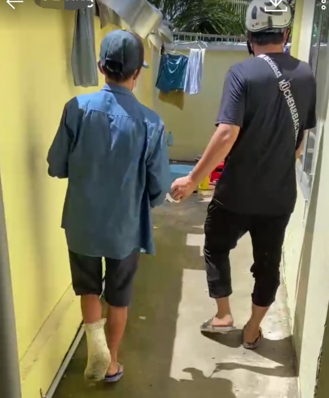 Tên trộm bó bột chân vẫn nhảy lò cò vào nhà dân ăn trộm -0