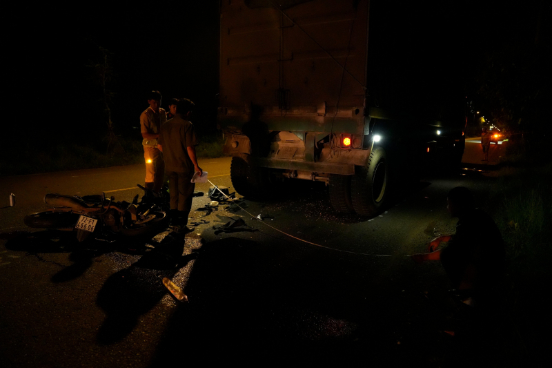 Tông vào đuôi xe đầu kéo, một người đàn ông tử vong tại chỗ -1