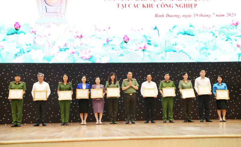 Cần lan tỏa mô hình Đội công nhân xung kích ra toàn quốc -0