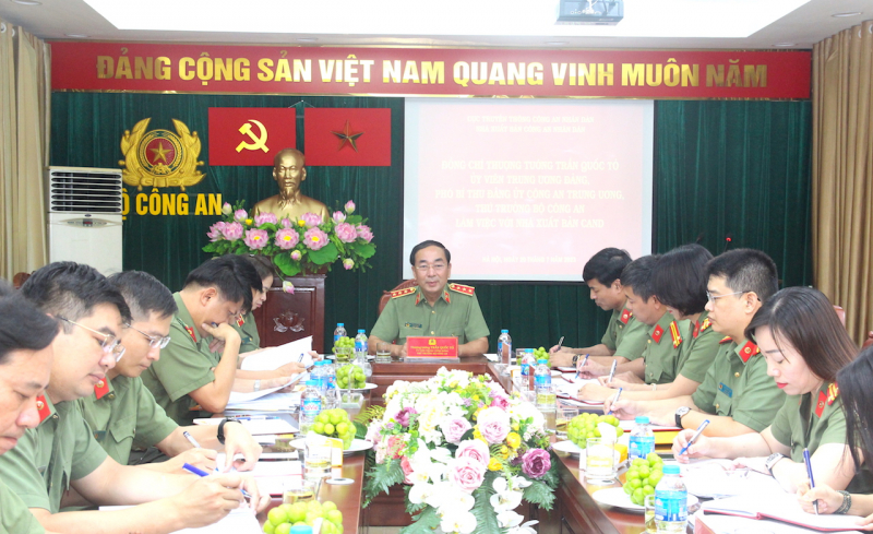 Nêu cao tinh thần đoàn kết, nỗ lực hoàn thành tốt nhiệm vụ xuất bản trong CAND -0