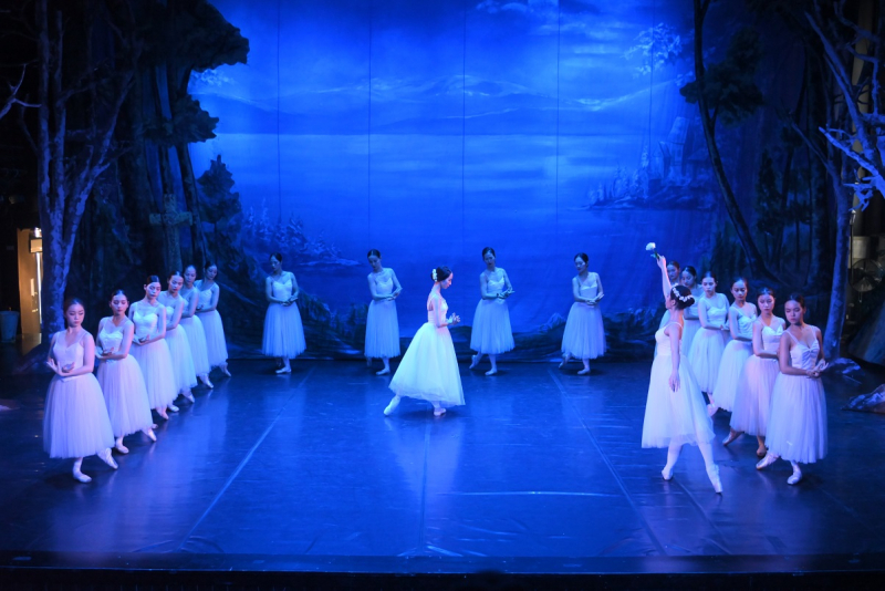 Công diễn vở Giselle - một trong top 10 tác phẩm ballet nổi tiếng nhất thế giới -0