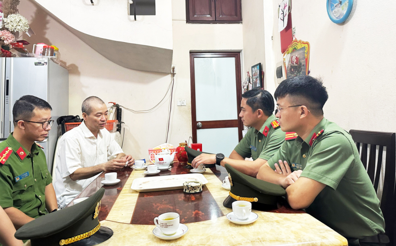 Ban Thanh niên CAND thăm hỏi, động viên thân nhân các gia đình liệt sĩ CAND -0