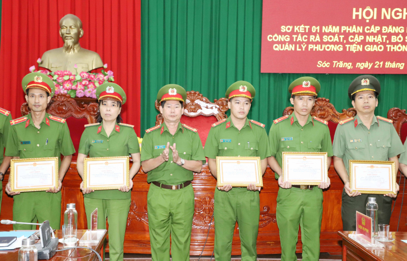 Công an cơ sở ở Sóc Trăng làm tốt công tác đăng ký phương tiện -0