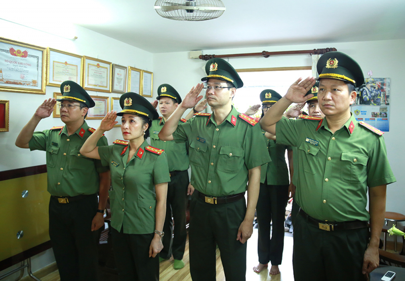 Món quà nghĩa tình gửi tặng gia đình các liệt sĩ -0