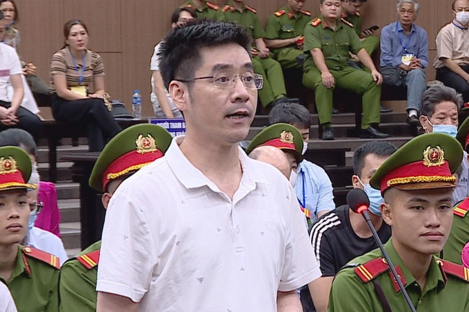 Vụ án “chuyến bay giải cứu: Viện kiểm sát công bố video bị cáo Hoàng Văn Hưng nhận chiếc cặp được khai đựng 450.000 USD -0