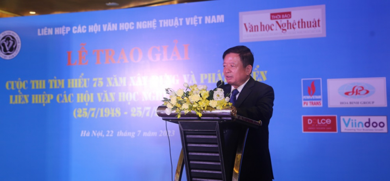 Tôn vinh sự hy sinh xương máu của các văn nghệ sĩ liệt sĩ  -0