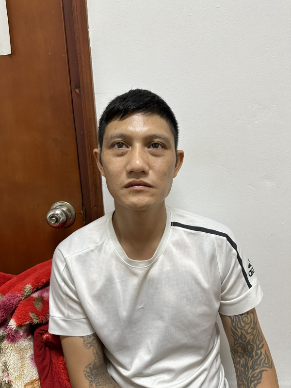     Bắt giữ đối tượng chuyên cướp giật điện thoại của phụ nữ chở theo con nhỏ     -0