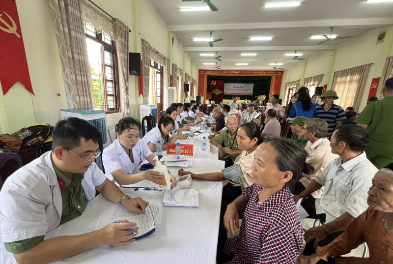 Bệnh viện Y học cổ truyền Bộ Công an khám bệnh miễn phí, tri ân người có công -0