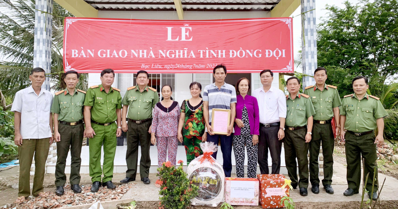 Công an Bạc Liêu trao tặng 16 nhà Nghĩa tình đồng đội cho thân nhân liệt sỹ CAND -1